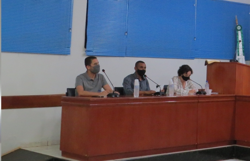 Os vereadores Yuri, Gilberto e Luciana reivindicam ações na área da educação